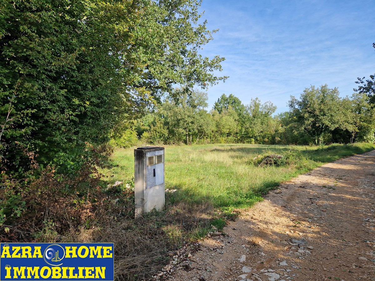 Terreno edificabile con allacciamento dell’acqua in vendita a Rapavel, 1123 m² (Z-664)