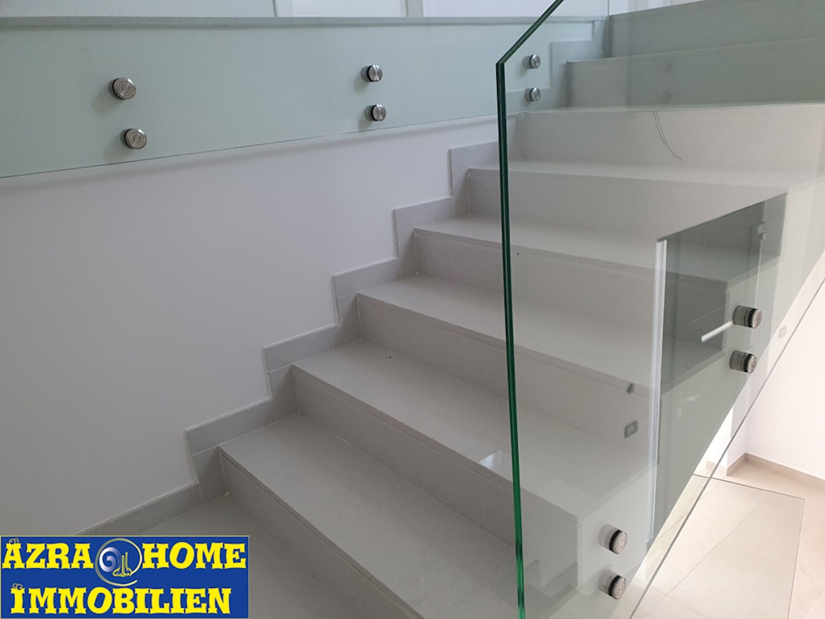 Vendita, Villa, Parenzo, nuova costruzione, 219 m², piscina 32 m², terreno 1032 m² (KOP-747)