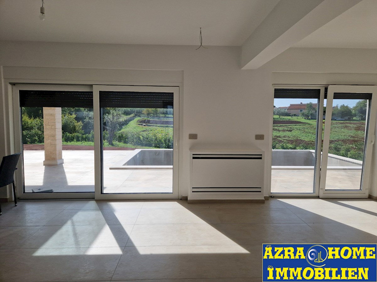 Vendita, Villa, Parenzo, nuova costruzione, 219 m², piscina 32 m², terreno 1032 m² (KOP-747)