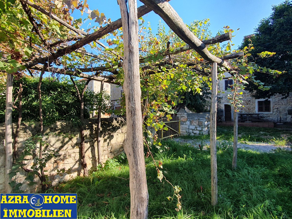 In vendita: Casa istriana in pietra a schiera, 105 m², su un terreno di 519 m², nei dintorni di Parenzo (7 km) – KOP-777