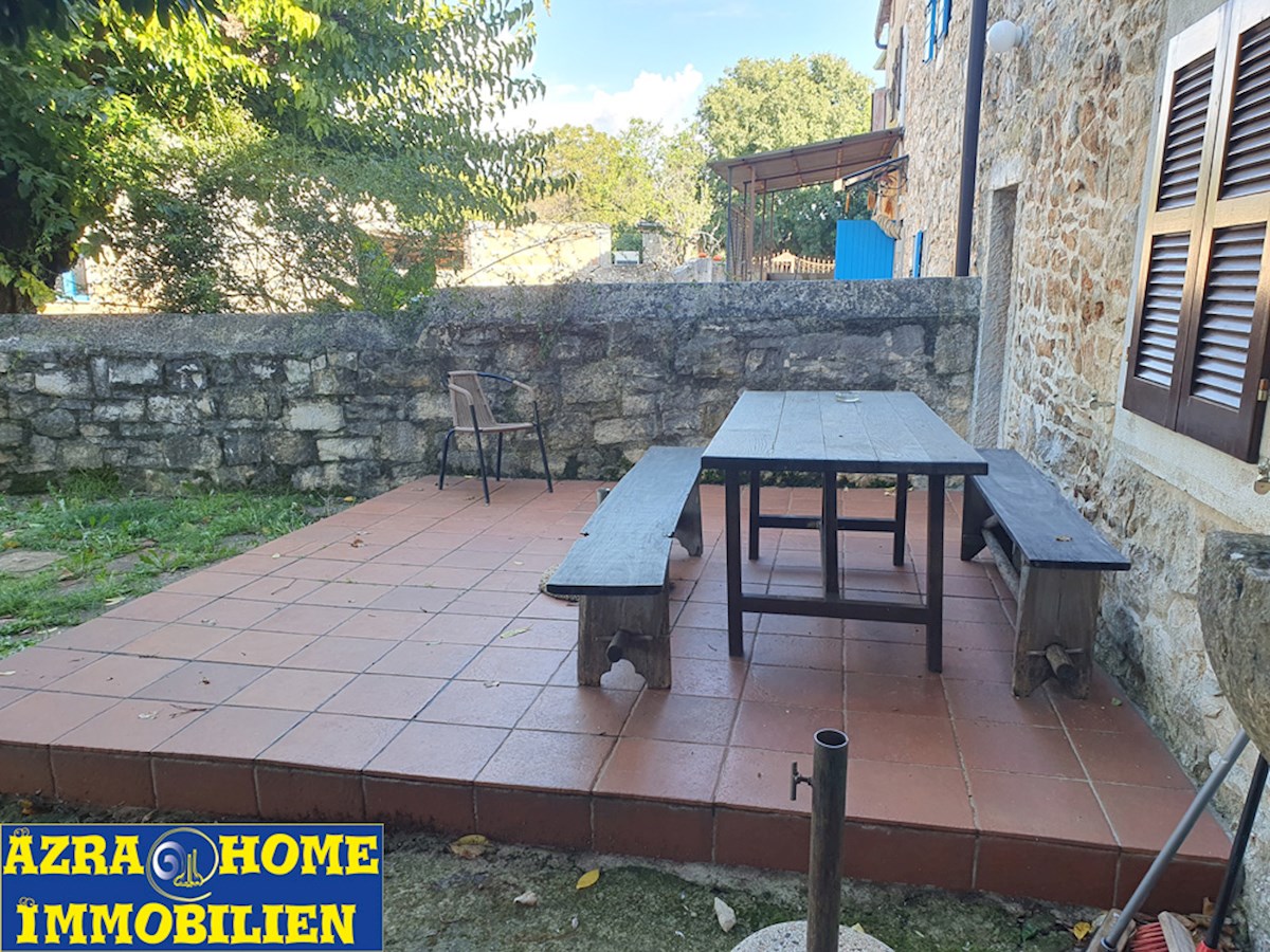 In vendita: Casa istriana in pietra a schiera, 105 m², su un terreno di 519 m², nei dintorni di Parenzo (7 km) – KOP-777