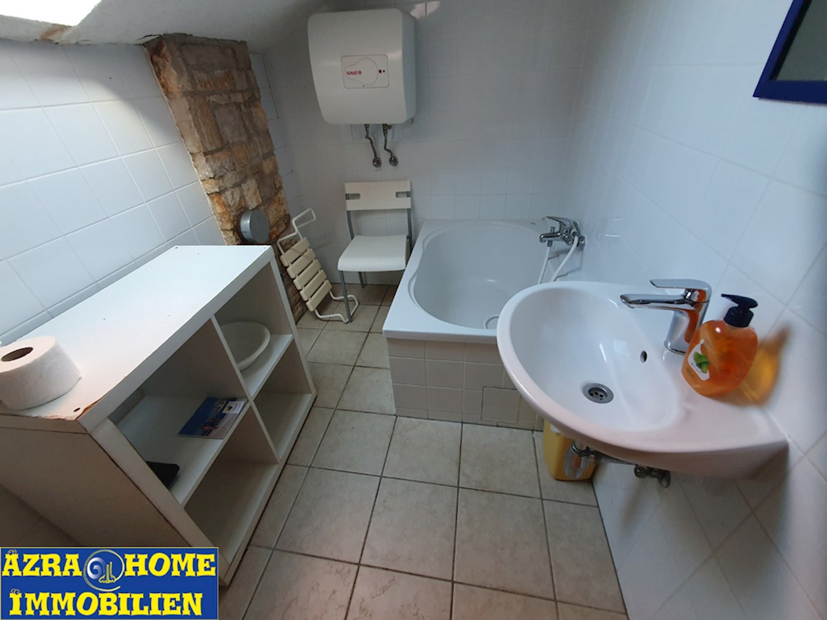 In vendita: Casa istriana in pietra a schiera, 105 m², su un terreno di 519 m², nei dintorni di Parenzo (7 km) – KOP-777