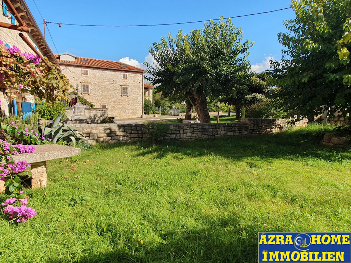 In vendita: Casa istriana in pietra a schiera, 105 m², su un terreno di 519 m², nei dintorni di Parenzo (7 km) – KOP-777