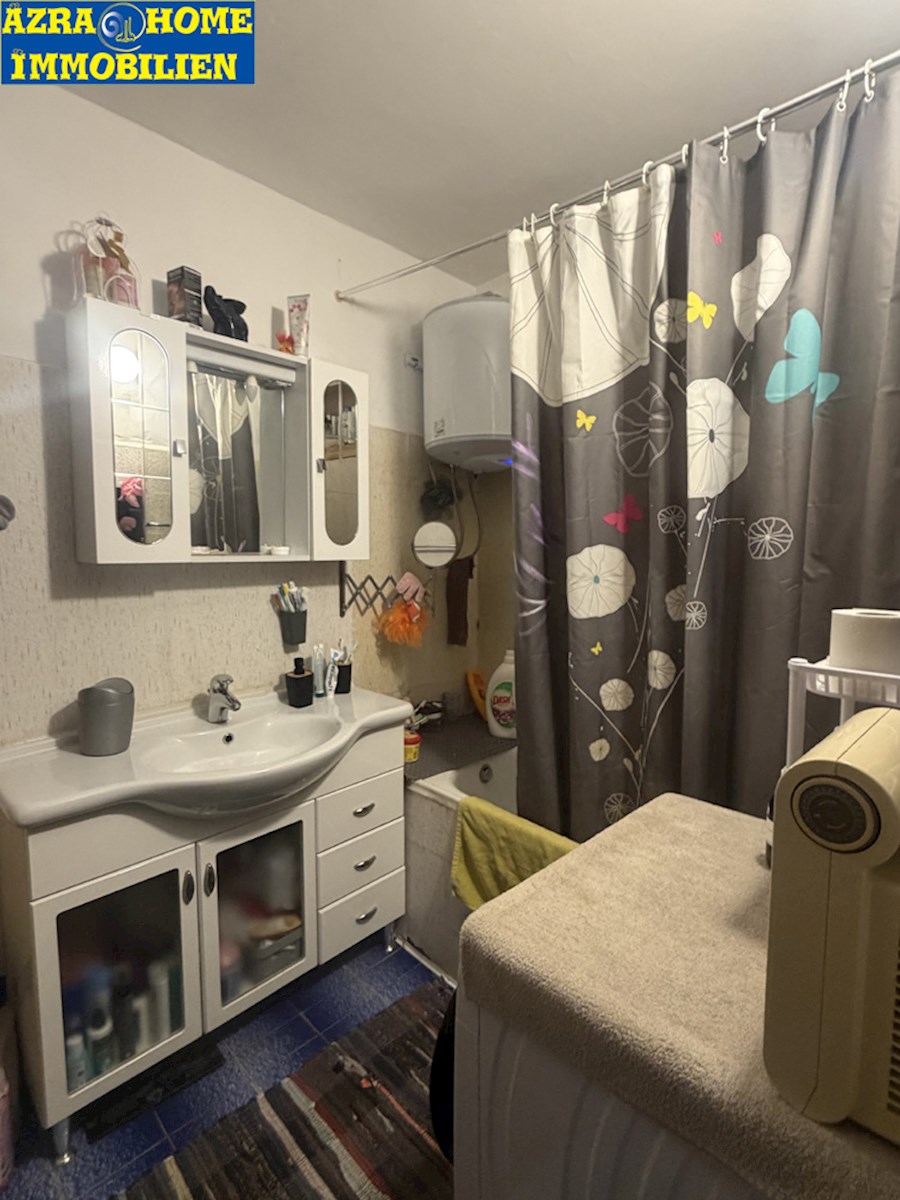 SVETI LOVREČ, appartamento su due livelli 105 m2 (piano terra e primo piano), nel centro, nucleo storico ( SO-374 )