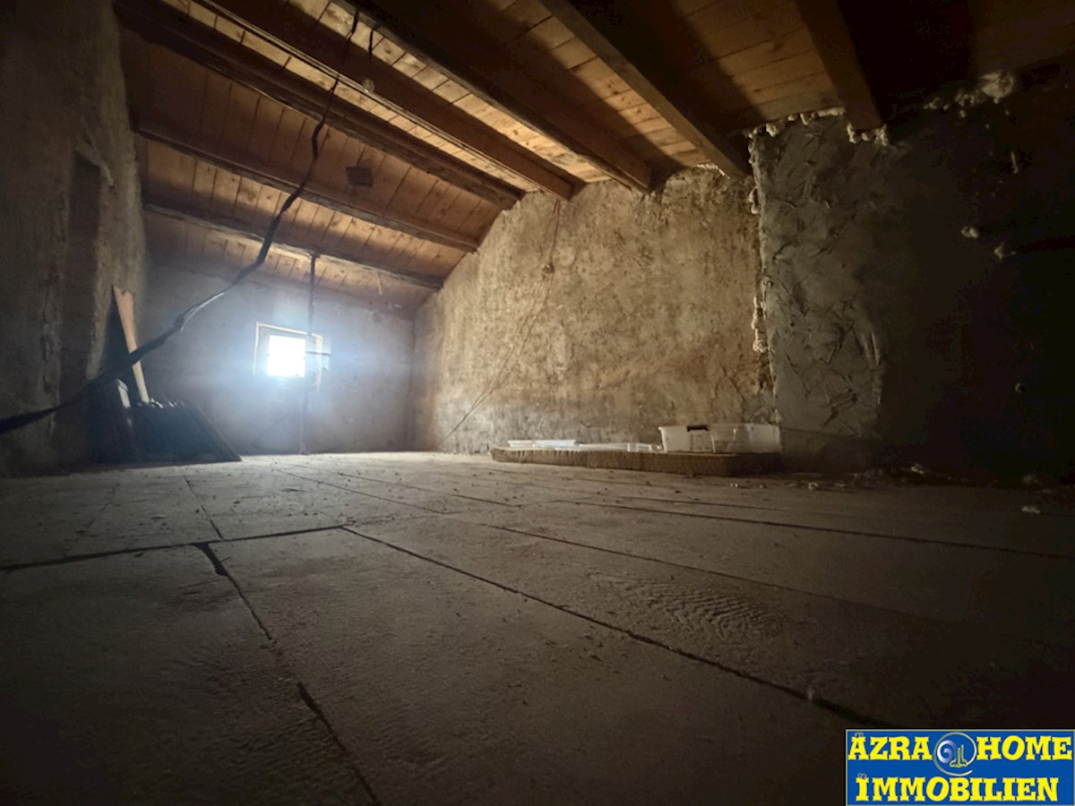 SVETI LOVREČ, appartamento su due livelli 105 m2 (piano terra e primo piano), nel centro, nucleo storico ( SO-374 )