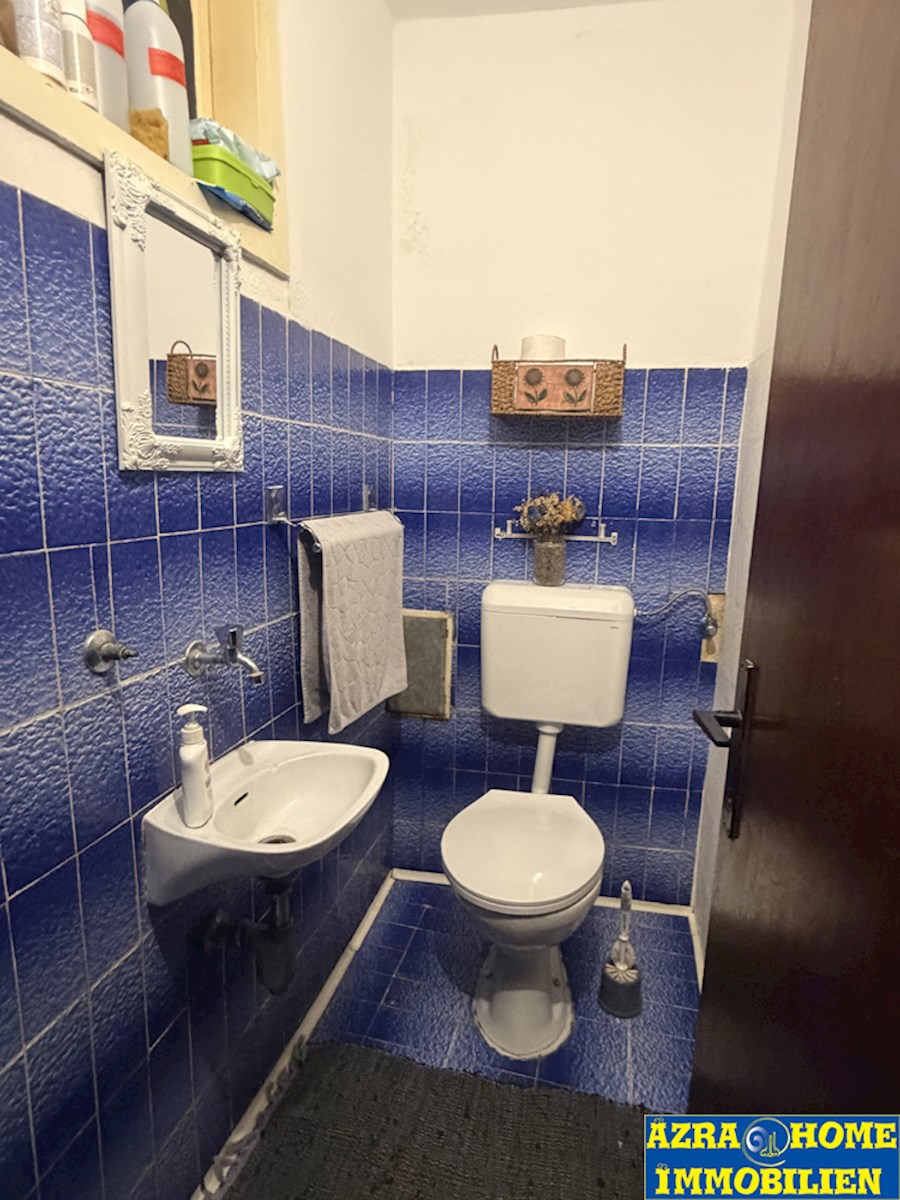 SVETI LOVREČ, appartamento su due livelli 105 m2 (piano terra e primo piano), nel centro, nucleo storico ( SO-374 )