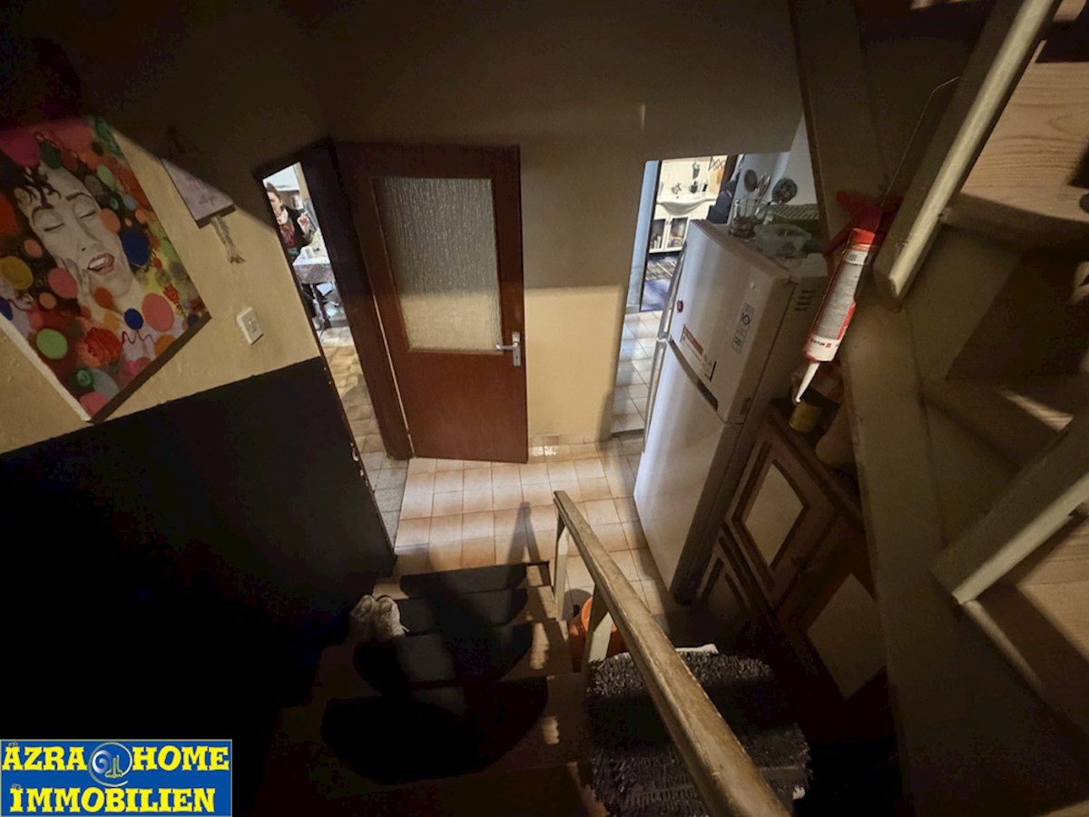 SVETI LOVREČ, appartamento su due livelli 105 m2 (piano terra e primo piano), nel centro, nucleo storico ( SO-374 )