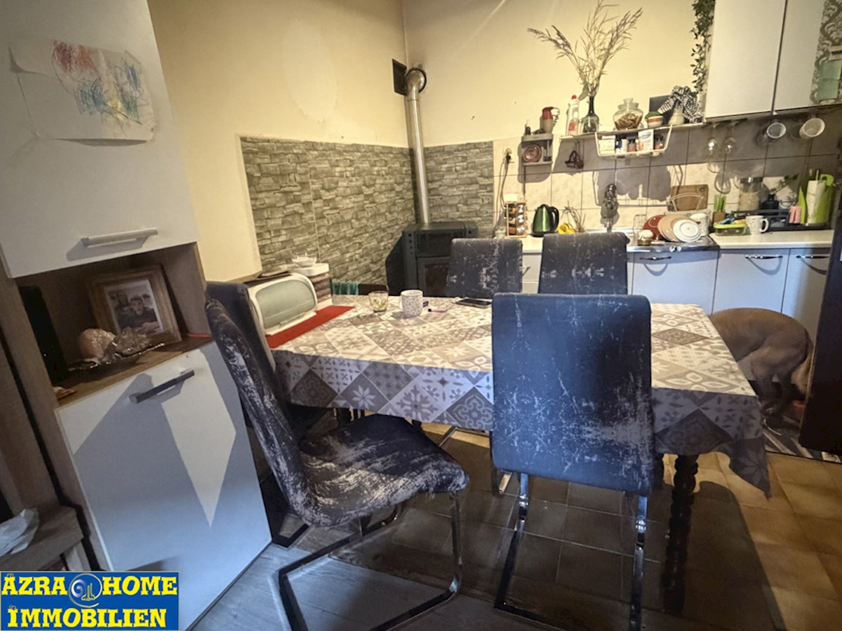 SVETI LOVREČ, appartamento su due livelli 105 m2 (piano terra e primo piano), nel centro, nucleo storico ( SO-374 )