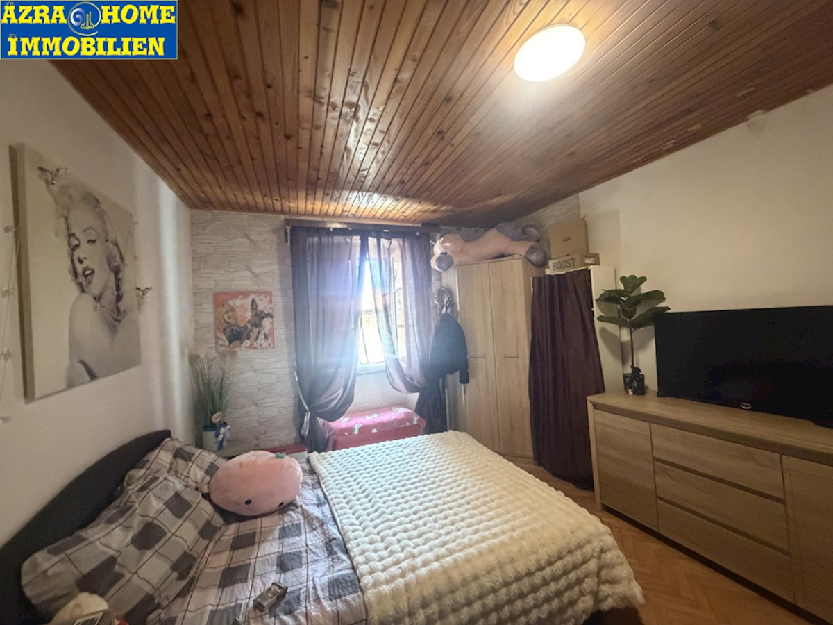 SVETI LOVREČ, appartamento su due livelli 105 m2 (piano terra e primo piano), nel centro, nucleo storico ( SO-374 )