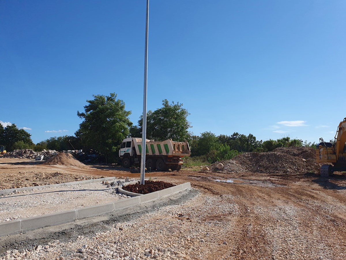 Z-641, POREČ – BUIĆI, ZONA INDUSTRIALE, 6.700 m², (3.600 m² per costruzione + 3.100 m² area verde)