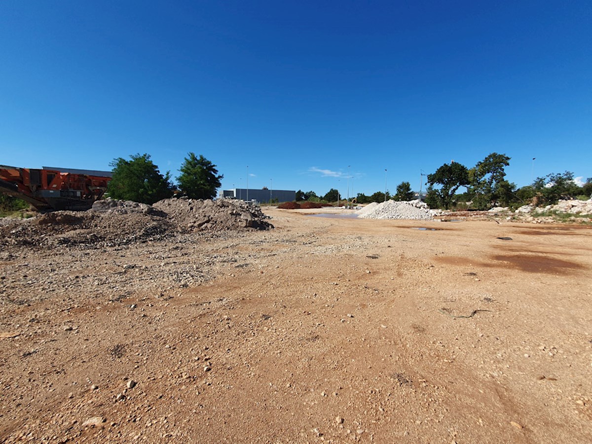 Z-641, POREČ – BUIĆI, ZONA INDUSTRIALE, 6.700 m², (3.600 m² per costruzione + 3.100 m² area verde)