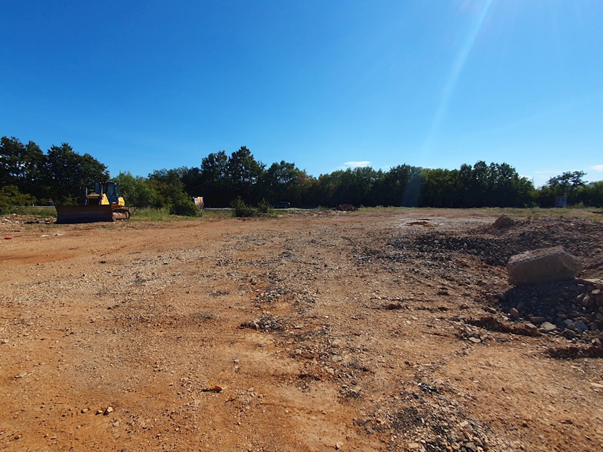 Z-641, POREČ – BUIĆI, ZONA INDUSTRIALE, 6.700 m², (3.600 m² per costruzione + 3.100 m² area verde)