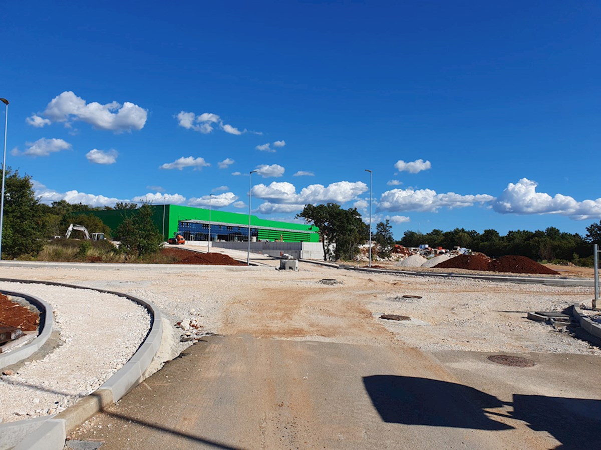 Z-641, POREČ – BUIĆI, ZONA INDUSTRIALE, 6.700 m², (3.600 m² per costruzione + 3.100 m² area verde)