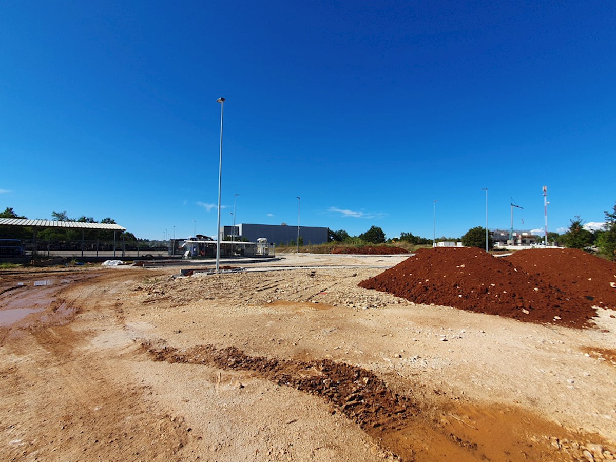Z-641, POREČ – BUIĆI, ZONA INDUSTRIALE, 6.700 m², (3.600 m² per costruzione + 3.100 m² area verde)