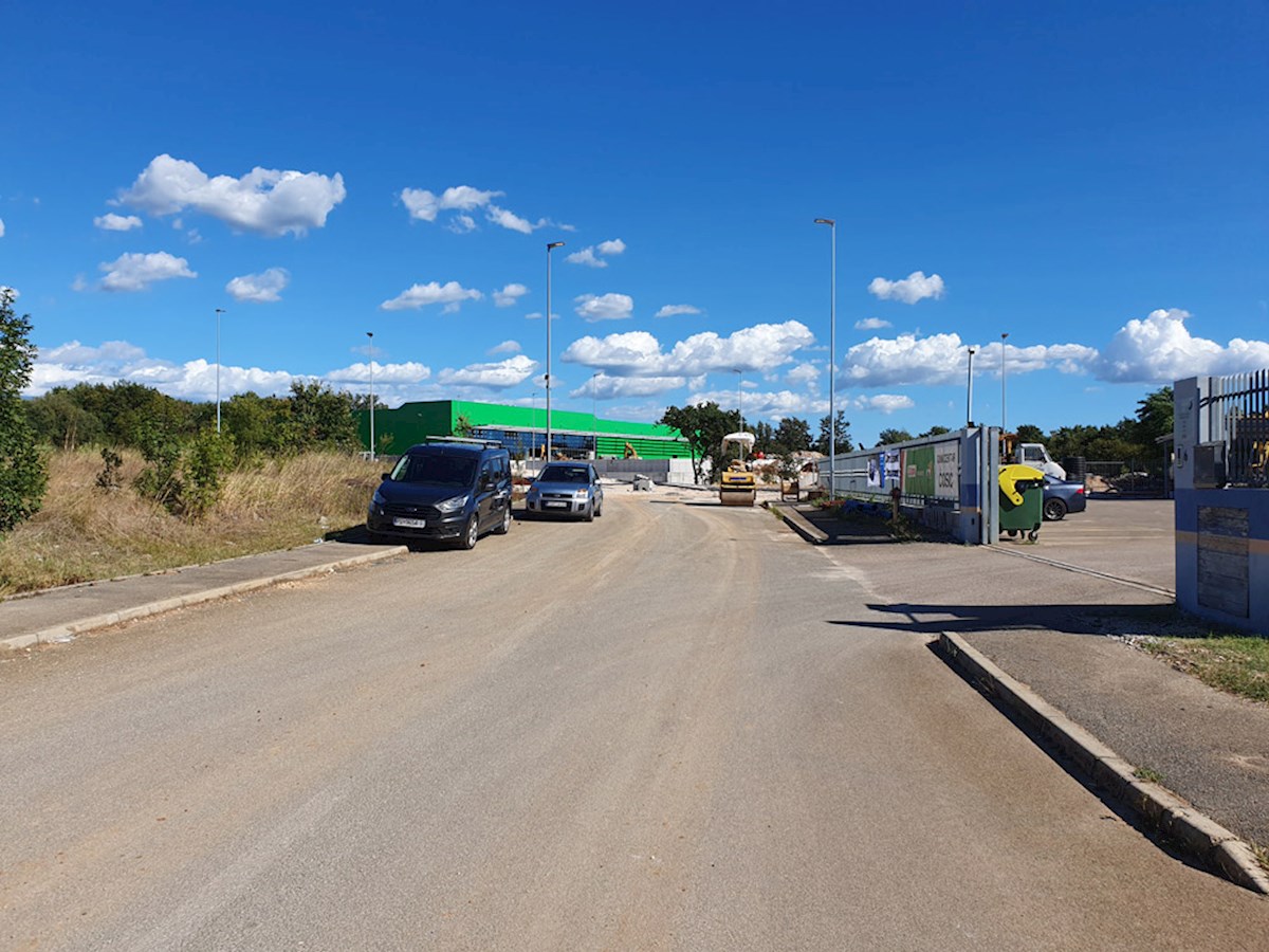 Z-641, POREČ – BUIĆI, ZONA INDUSTRIALE, 6.700 m², (3.600 m² per costruzione + 3.100 m² area verde)