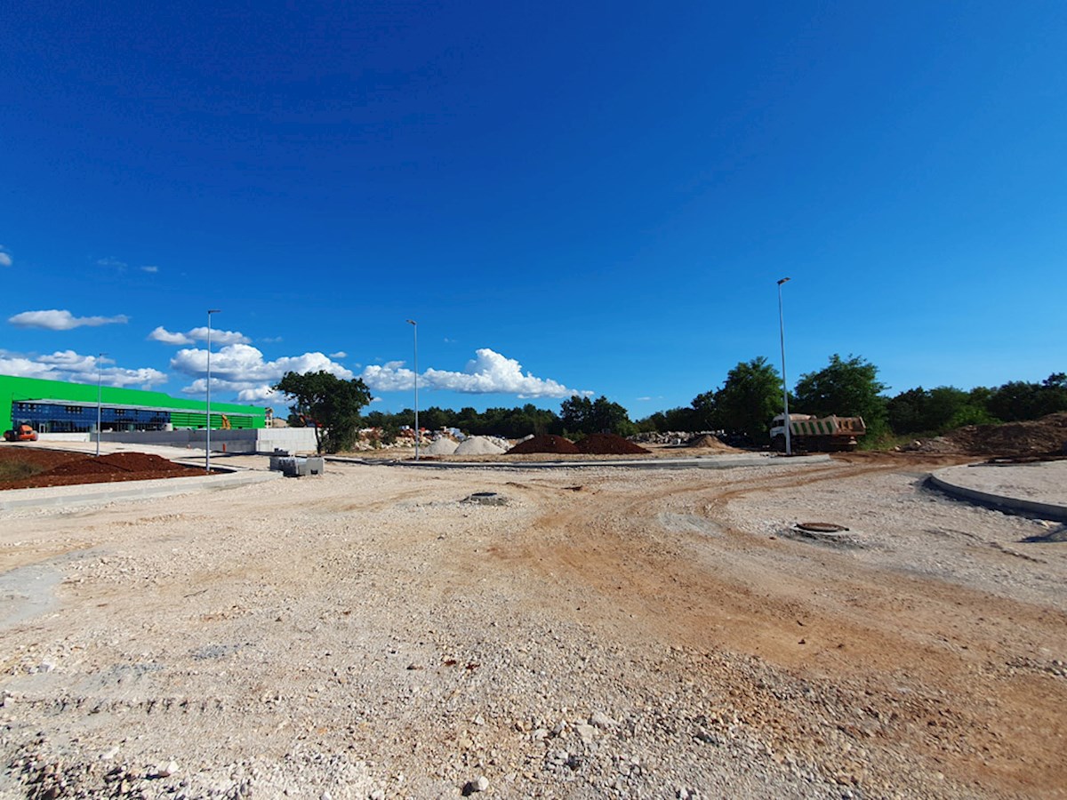 Z-641, POREČ – BUIĆI, ZONA INDUSTRIALE, 6.700 m², (3.600 m² per costruzione + 3.100 m² area verde)