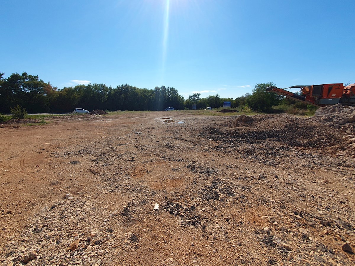 Z-641, POREČ – BUIĆI, ZONA INDUSTRIALE, 6.700 m², (3.600 m² per costruzione + 3.100 m² area verde)