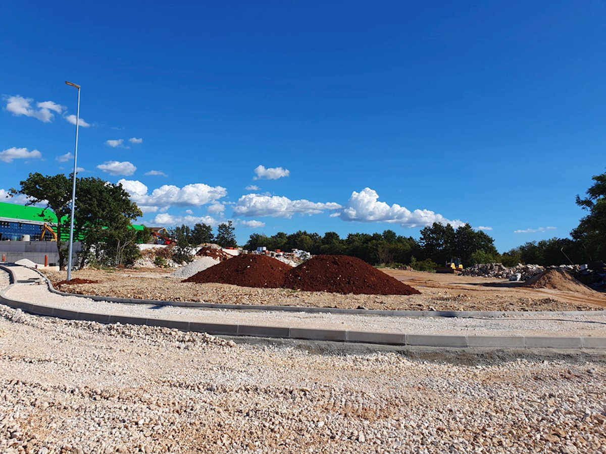Z-641, POREČ – BUIĆI, ZONA INDUSTRIALE, 6.700 m², (3.600 m² per costruzione + 3.100 m² area verde)