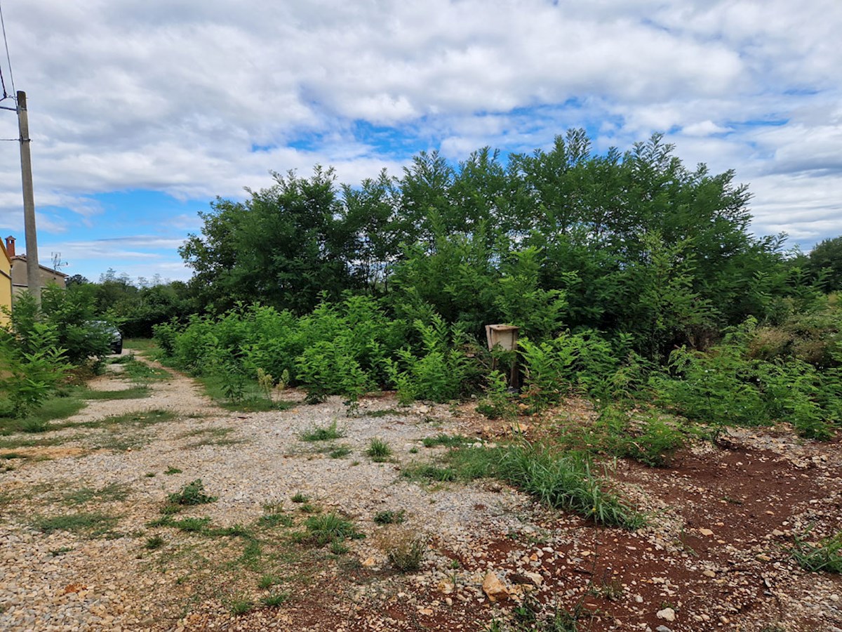 Z-659, Terreno edificabile – Vicinanze di Višnjan, 582 m²