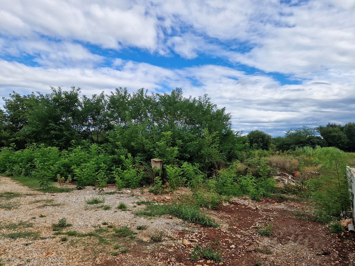 Z-659, Terreno edificabile – Vicinanze di Višnjan, 582 m²