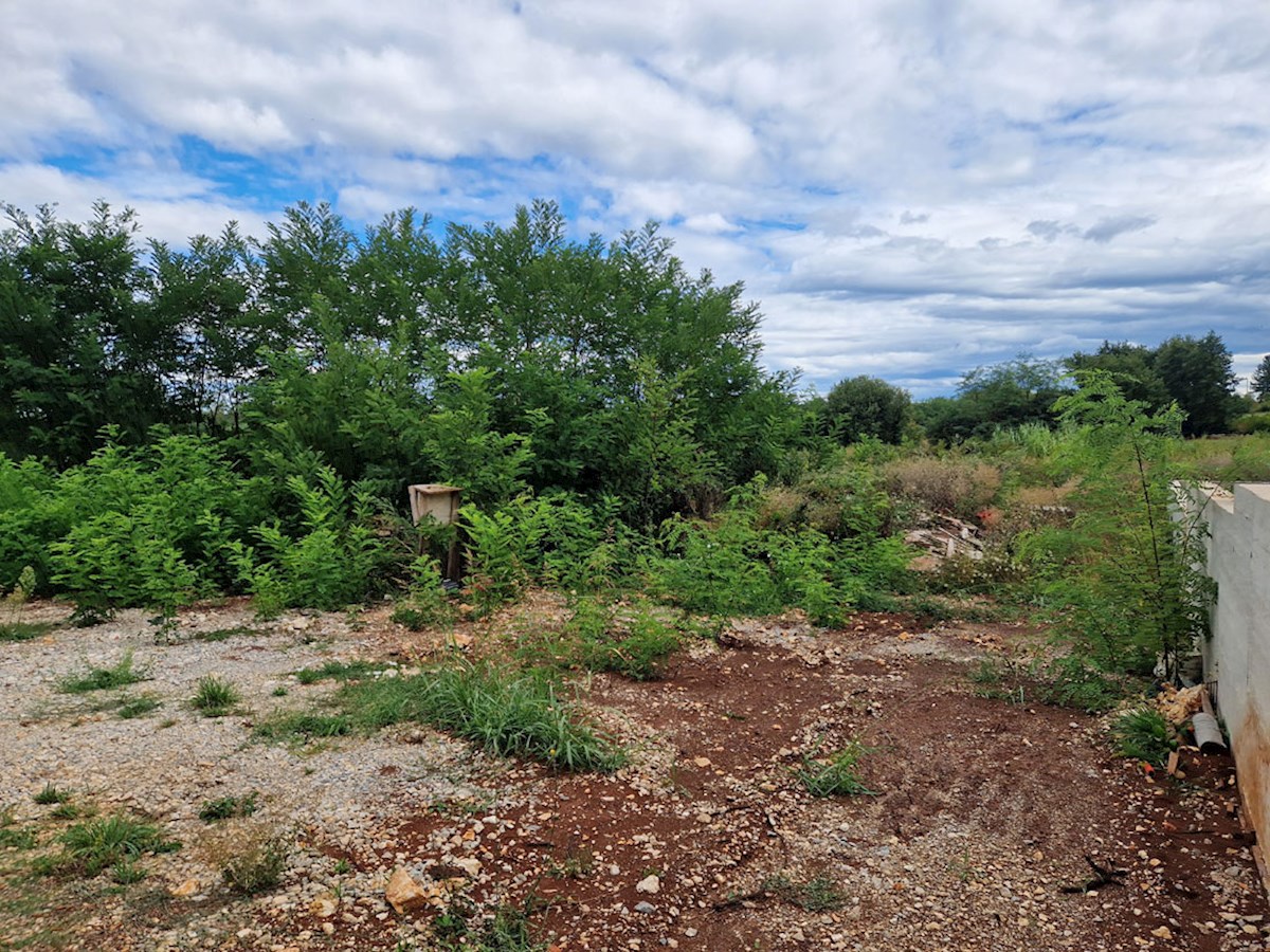 Z-659, Terreno edificabile – Vicinanze di Višnjan, 582 m²