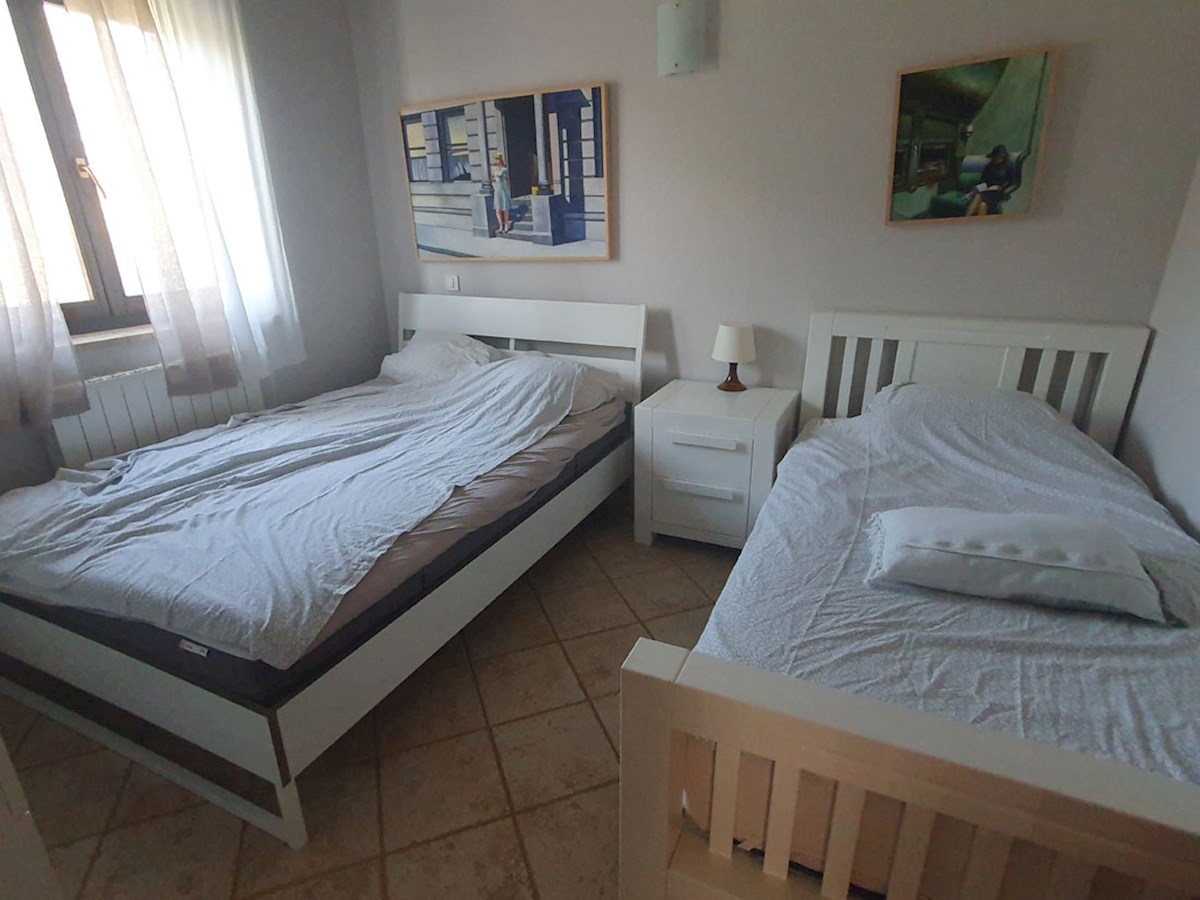 In vendita, casa al piano terra con tre camere da letto e piscina nei dintorni di Parenzo, KOP-767