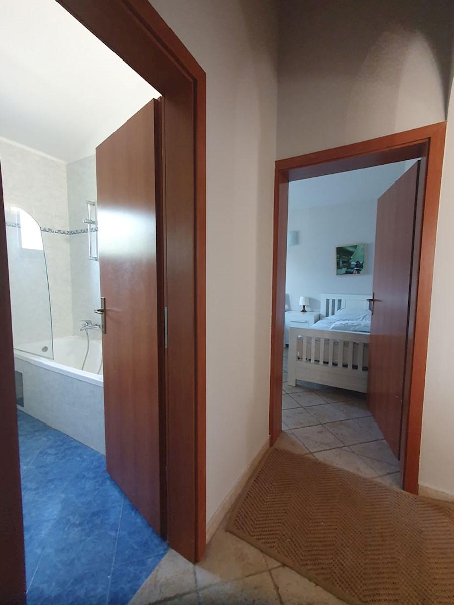 In vendita, casa al piano terra con tre camere da letto e piscina nei dintorni di Parenzo, KOP-767