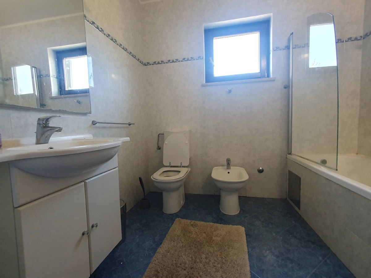 In vendita, casa al piano terra con tre camere da letto e piscina nei dintorni di Parenzo, KOP-767