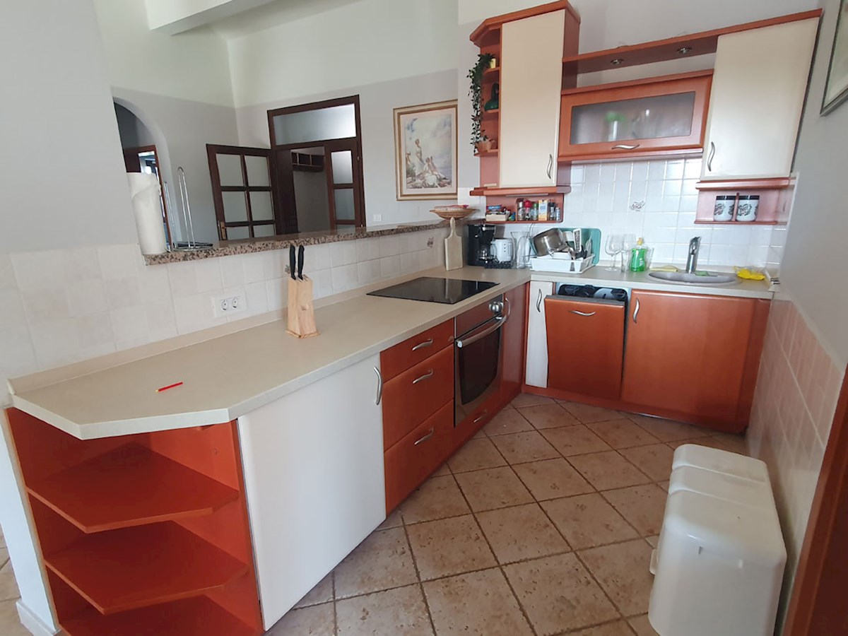 In vendita, casa al piano terra con tre camere da letto e piscina nei dintorni di Parenzo, KOP-767