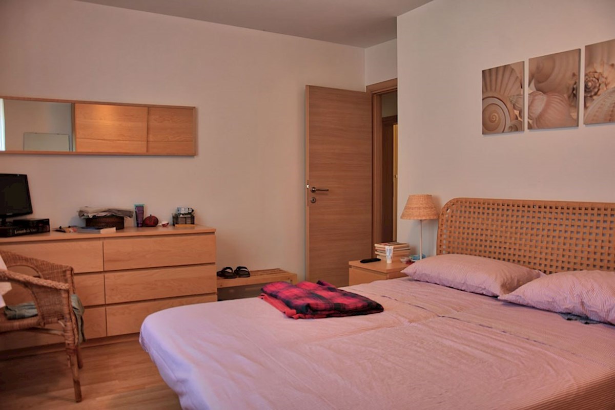 Appartamento 65m2 con ampio giardino vicino a Parenzo (SO-370)