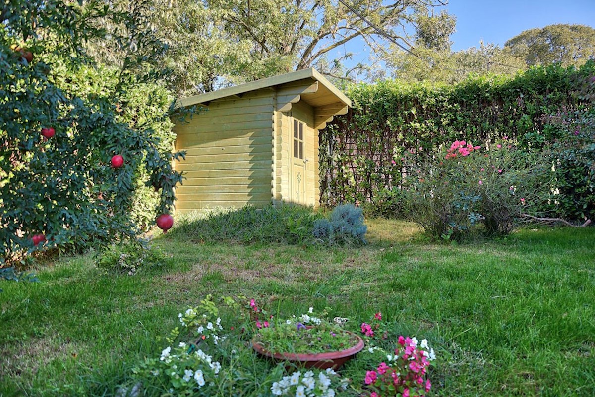 Appartamento 65m2 con ampio giardino vicino a Parenzo (SO-370)