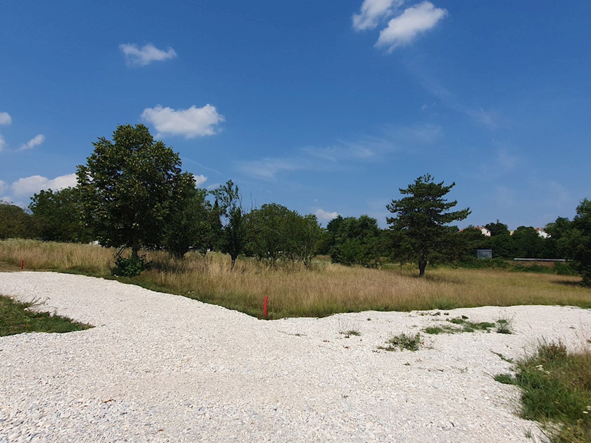 Z-644-4, TINJAN, terreno edificabile per uso residenziale, 1059 m² + circa 1100 m² di terreno agricolo