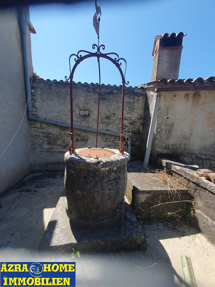 In vendita: Autentiche case in pietra istriane, 360 m² di superficie abitabile con 3866 m² di terreno edificabile, a soli 5 km da Žminj (KRZ-001)