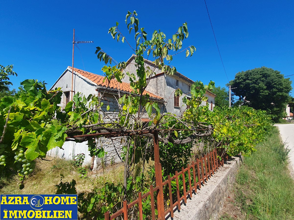In vendita: Autentiche case in pietra istriane, 360 m² di superficie abitabile con 3866 m² di terreno edificabile, a soli 5 km da Žminj (KRZ-001)