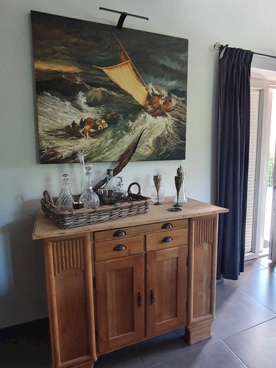 In vendita: casa in posizione tranquilla vicino a Parenzo, per la maggior parte in pietra, con piscina (KOP-718)