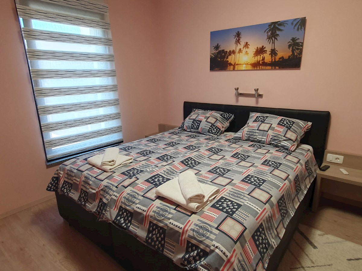 KP-120, POREČ, casa più recente arredato in posizione tranquilla con 4 camere da letto e 4 bagni