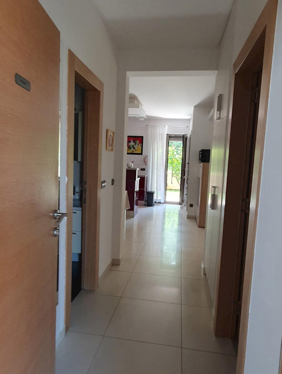 KP-120, POREČ, casa più recente arredato in posizione tranquilla con 4 camere da letto e 4 bagni