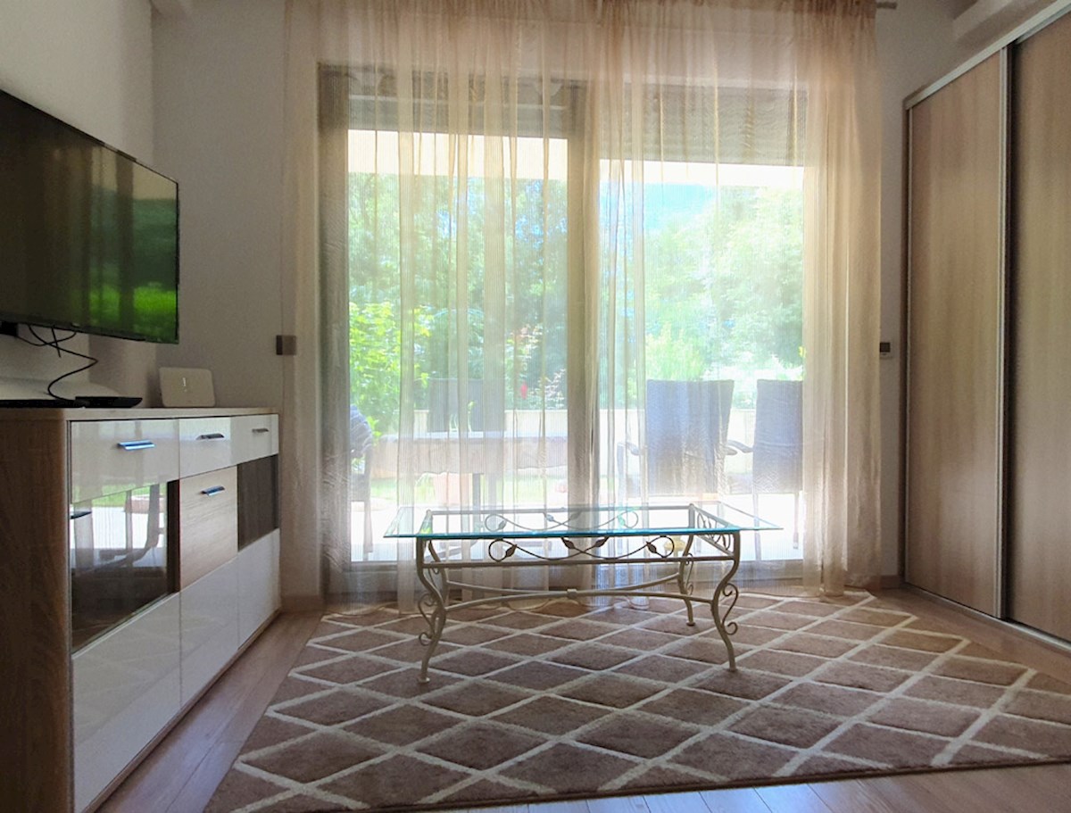 KP-120, POREČ, casa più recente arredato in posizione tranquilla con 4 camere da letto e 4 bagni