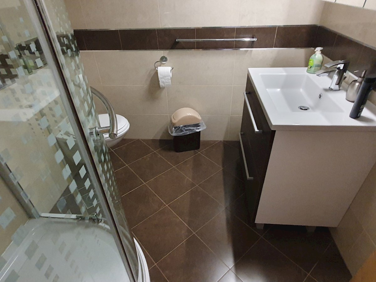 KP-120, POREČ, casa più recente arredato in posizione tranquilla con 4 camere da letto e 4 bagni