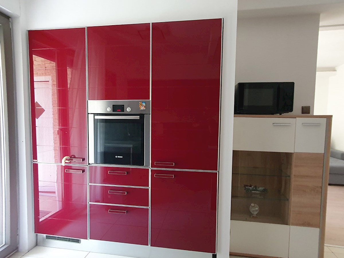 KP-120, POREČ, casa più recente arredato in posizione tranquilla con 4 camere da letto e 4 bagni