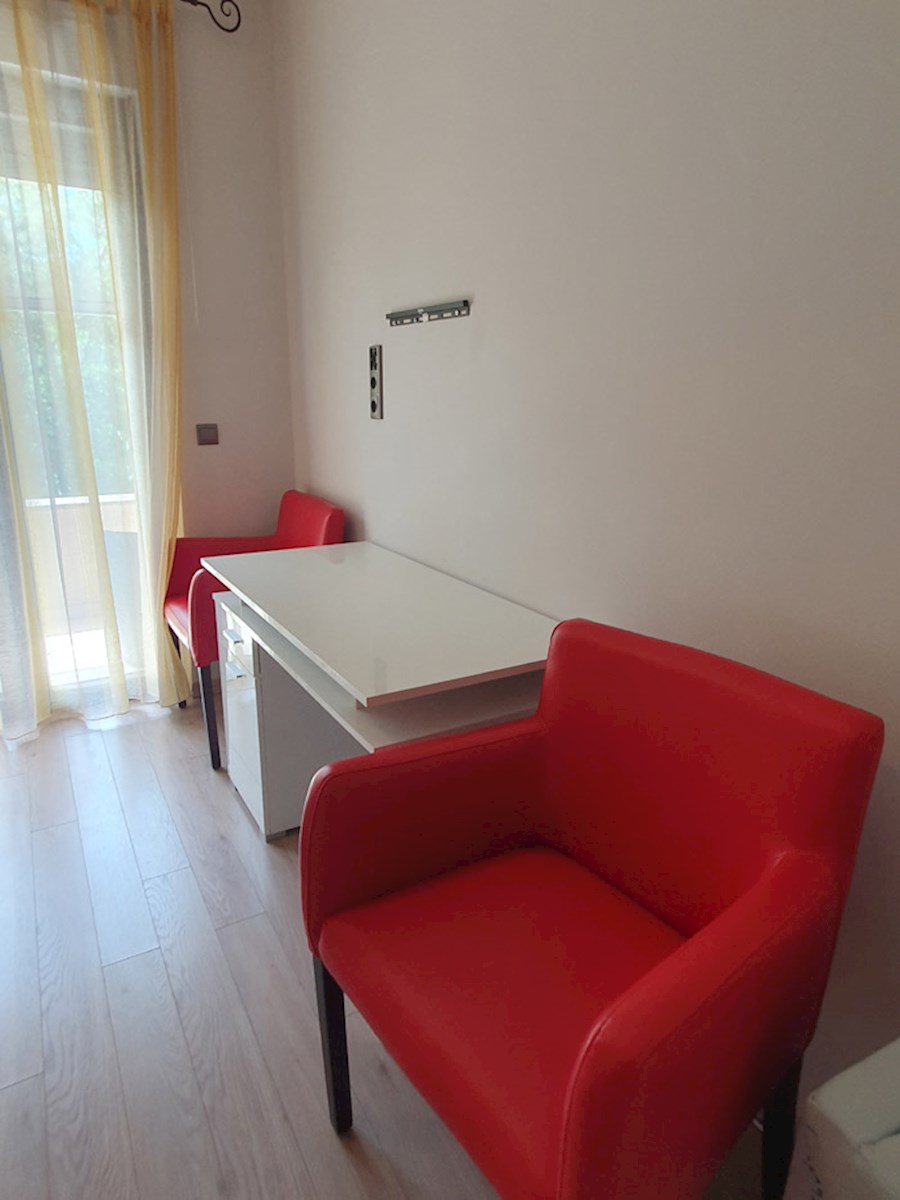 KP-120, POREČ, casa più recente arredato in posizione tranquilla con 4 camere da letto e 4 bagni