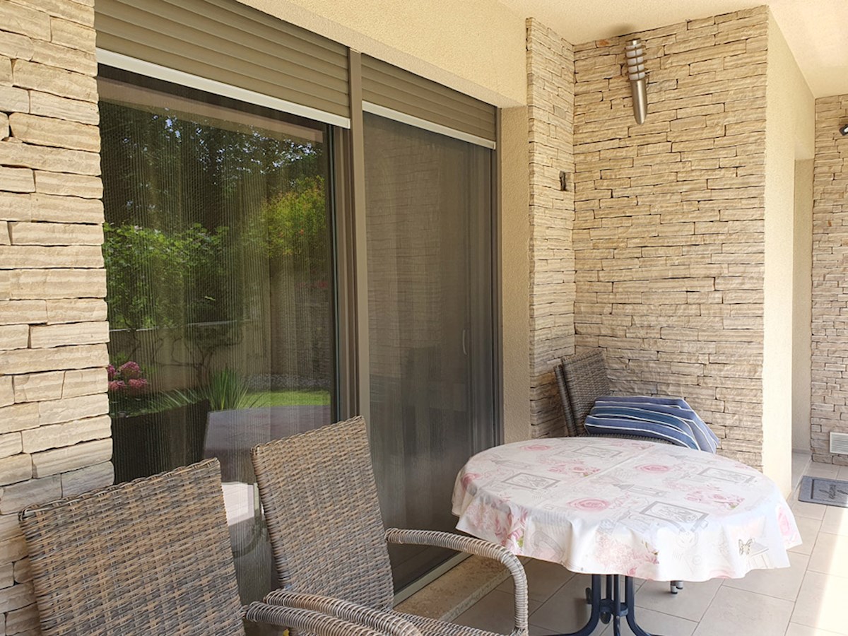 KP-120, POREČ, casa più recente arredato in posizione tranquilla con 4 camere da letto e 4 bagni
