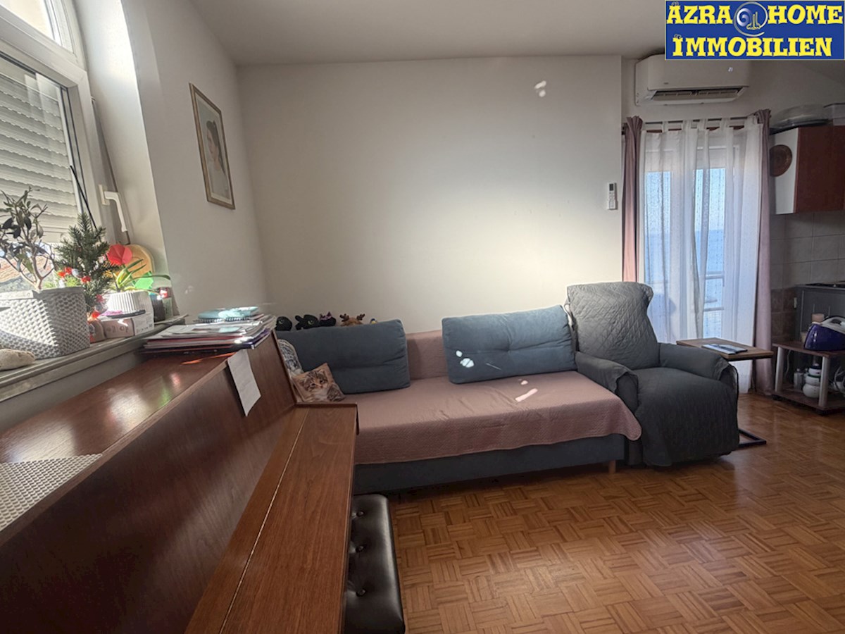 Appartamento a Parenzo, centro, 3° piano, vista mare, 52 m² (SP-420)