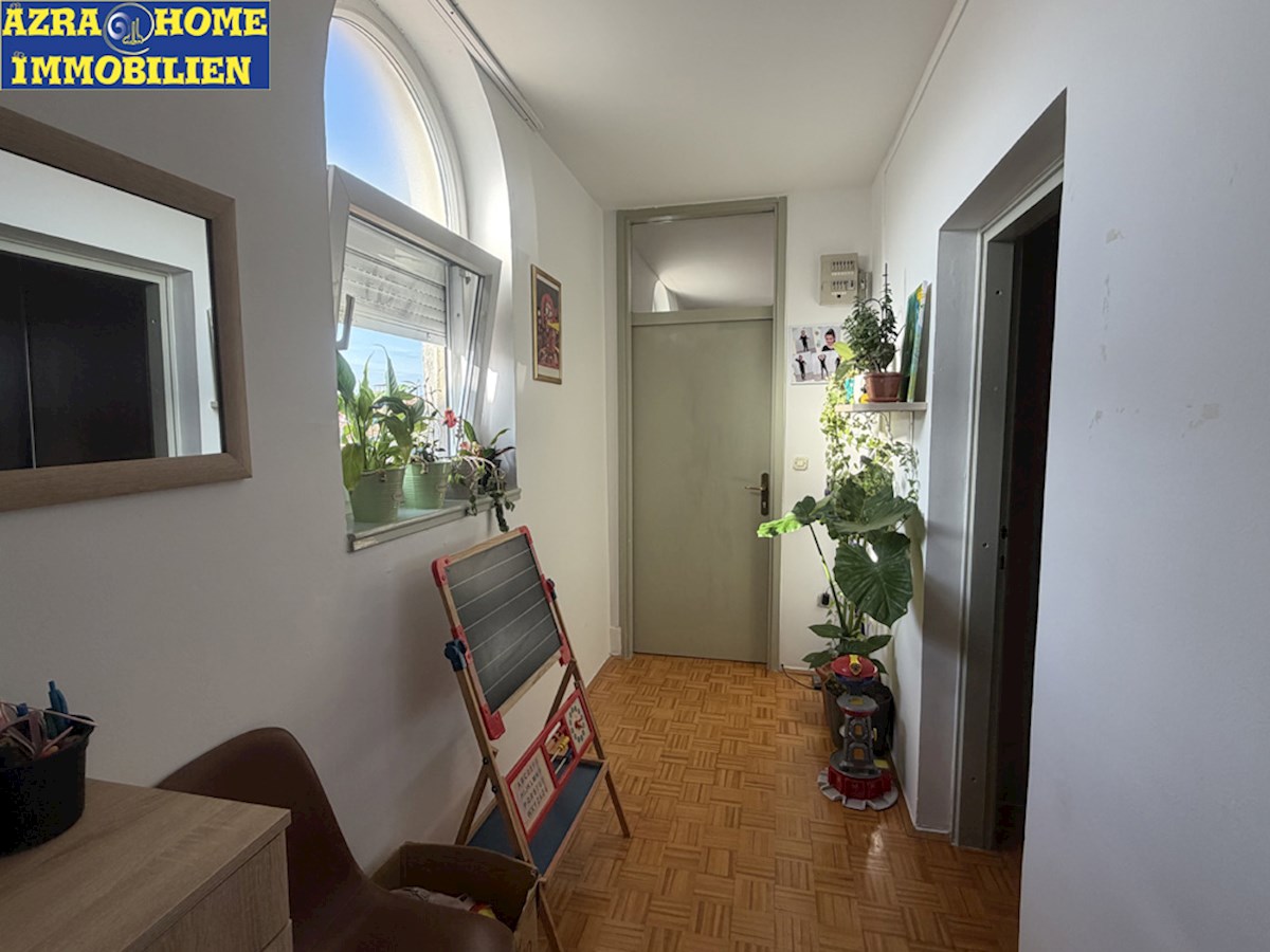 Appartamento a Parenzo, centro, 3° piano, vista mare, 52 m² (SP-420)