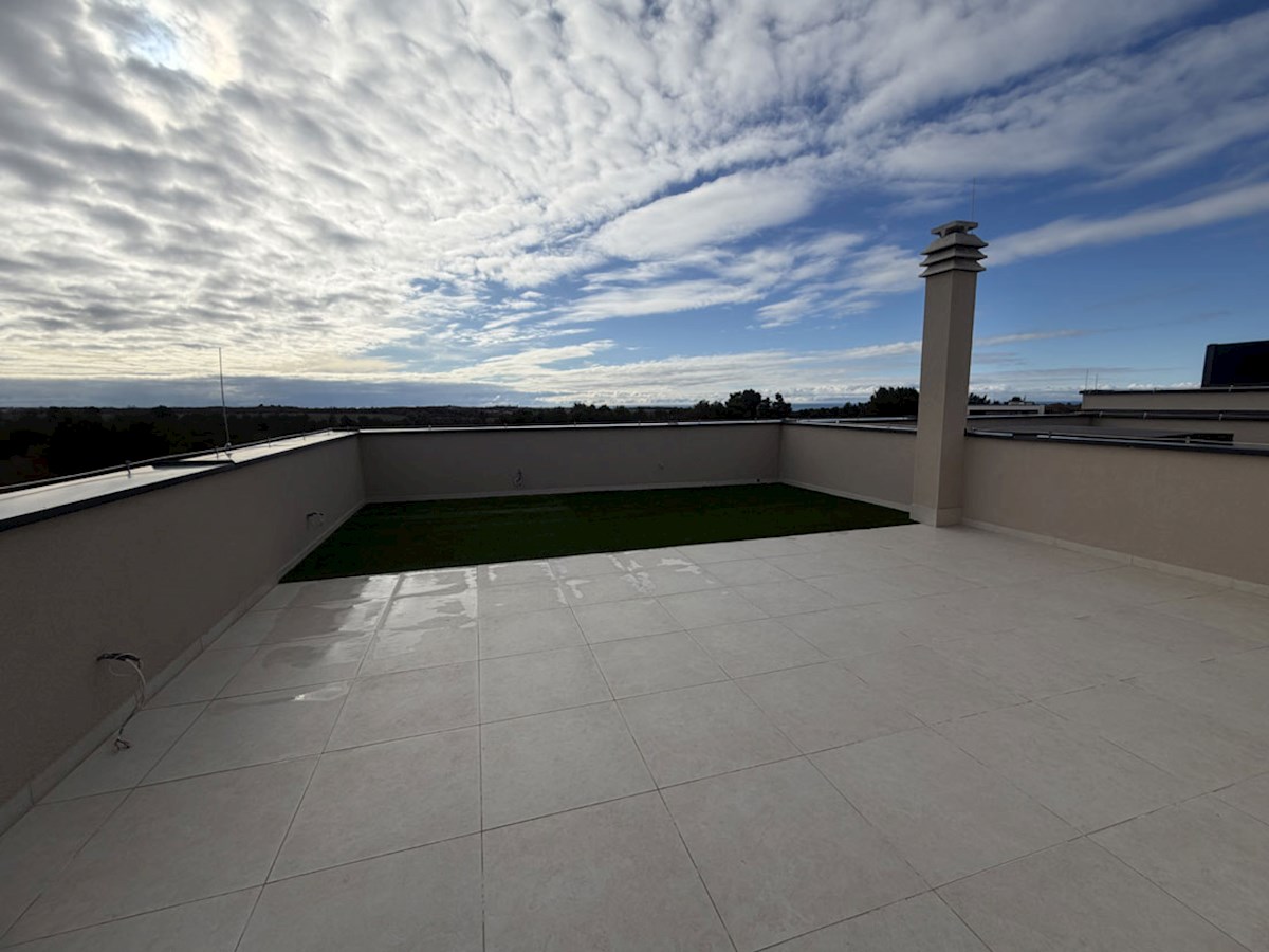 Nuovo appartamento con terrazza sul tetto, a 800 m dal mare, NSOP-239-C3