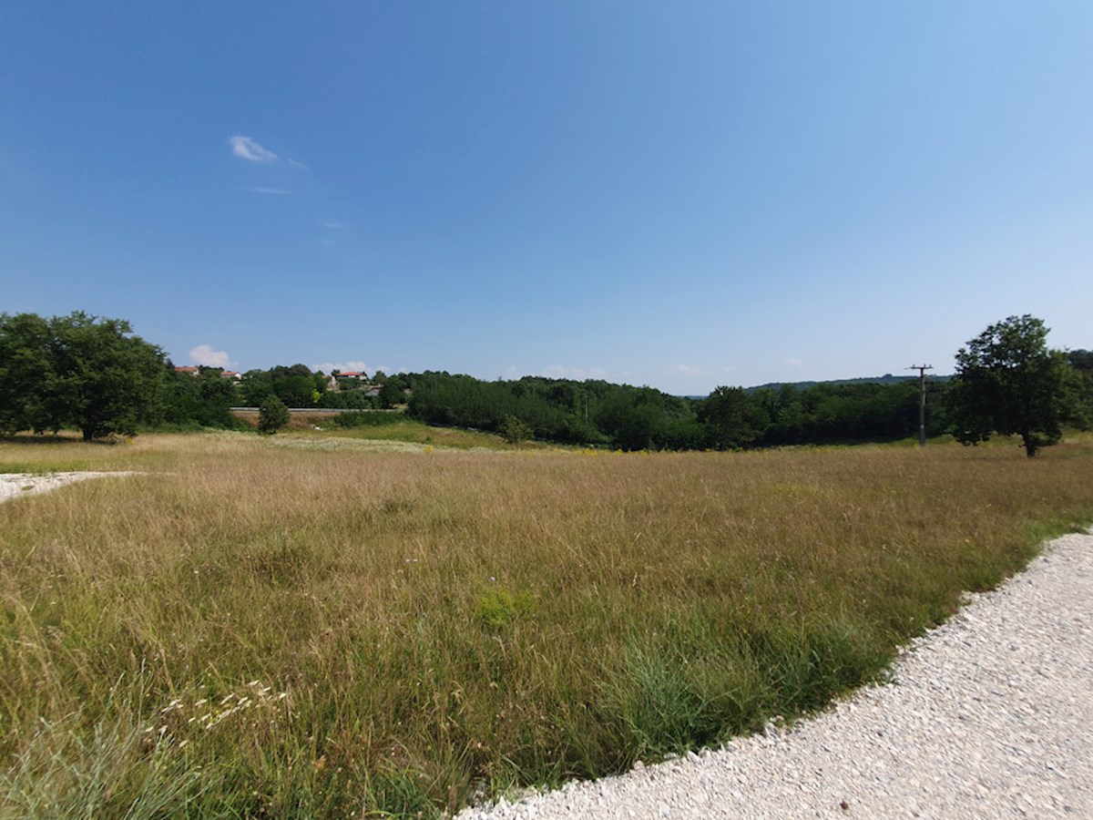 Z-644-5, TINJAN, terreno edificabile per uso residenziale, 1114 m² + circa 1100 m² di terreno agricolo