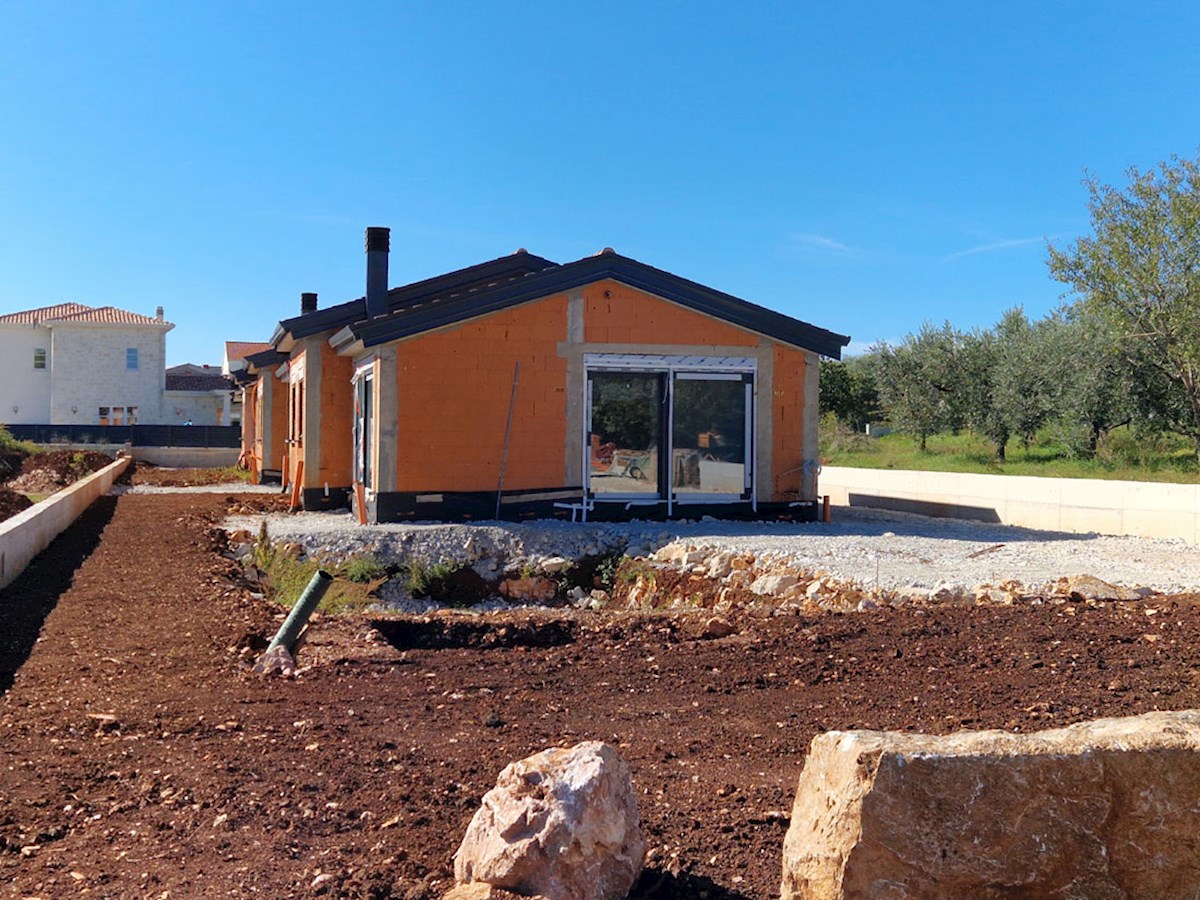 Vendita, Kaštelir – Casa moderna a un piano con piscina in costruzione KOP-770-C