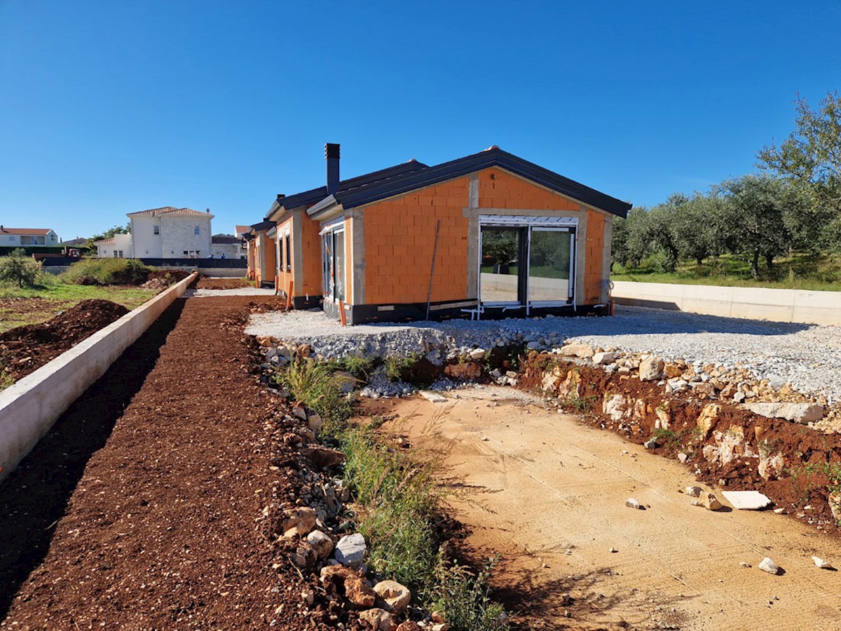 Vendita, Kaštelir – Casa moderna a un piano con piscina in costruzione KOP-770-C