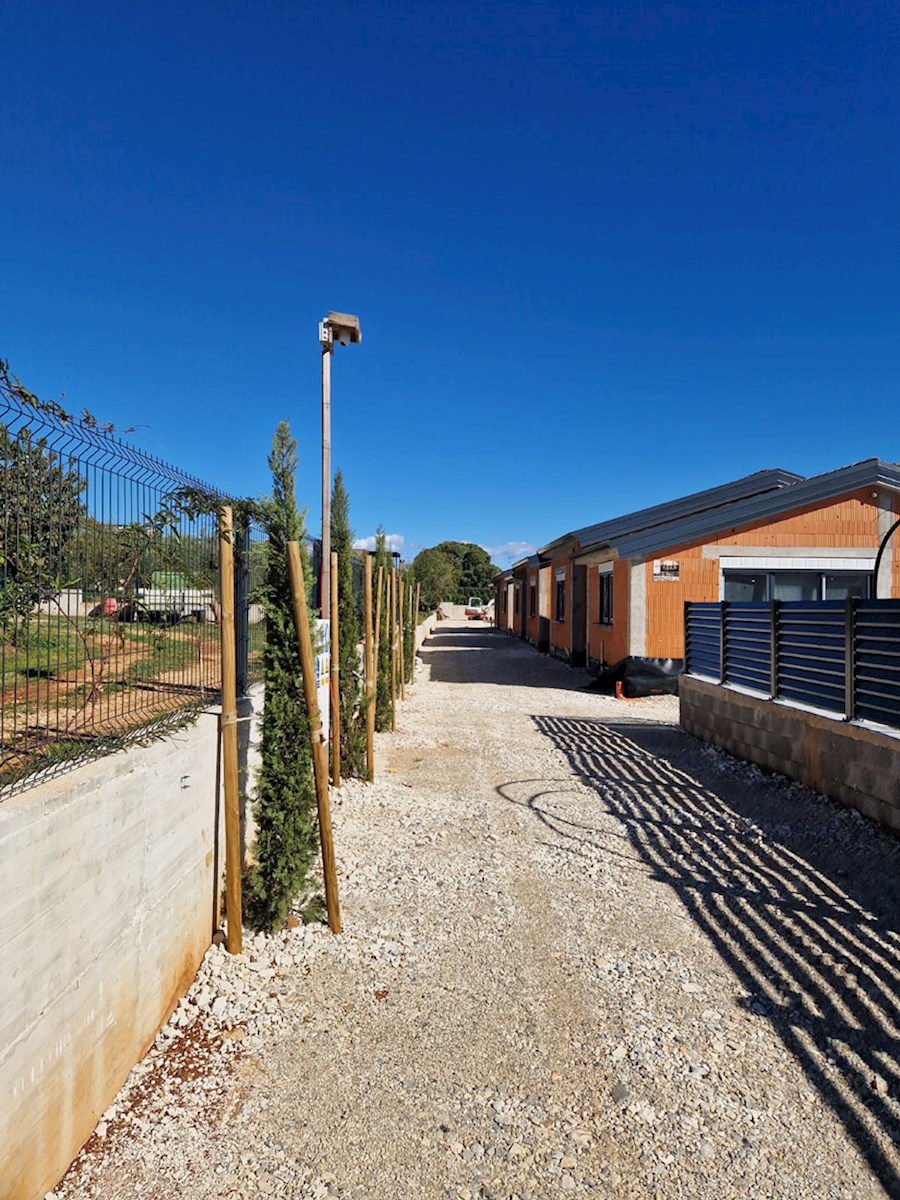 Vendita, Kaštelir – Casa moderna a un piano con piscina in costruzione KOP-770-C