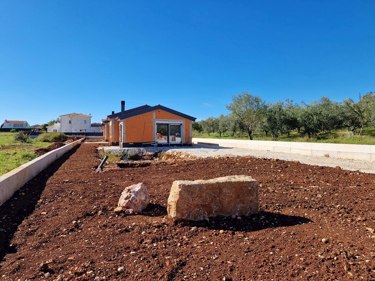 Vendita, Kaštelir – Casa moderna a un piano con piscina in costruzione KOP-770-C